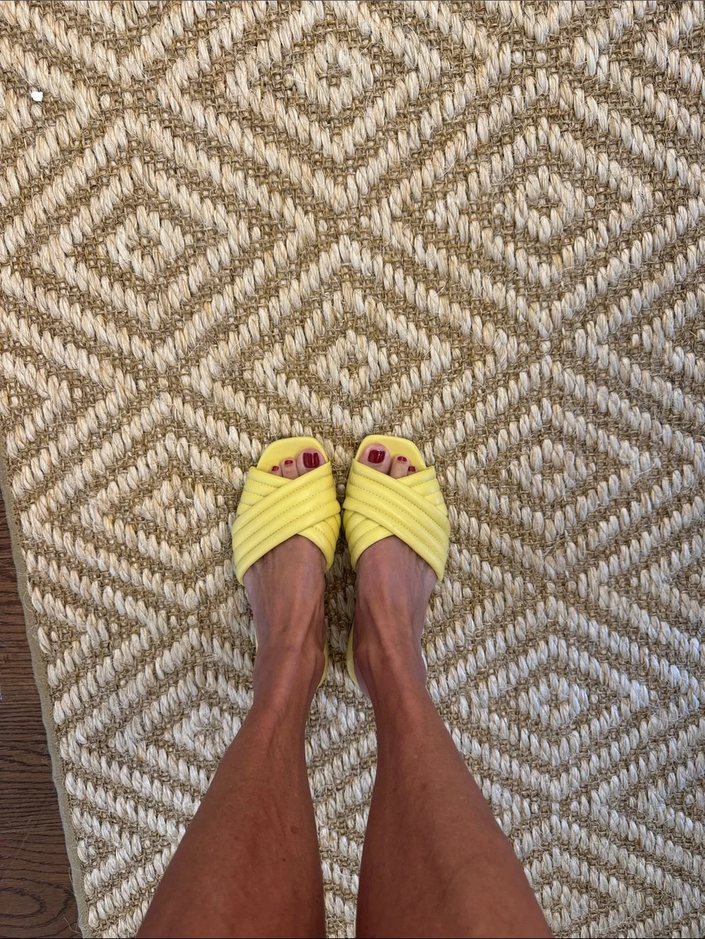 Tory Burch  Butter Cream/ pale yellow Quilted Crisscross Slide Sandals sz 8